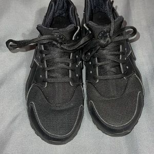 Nike Huarache’s size 6.5 women’s. used but in good condition